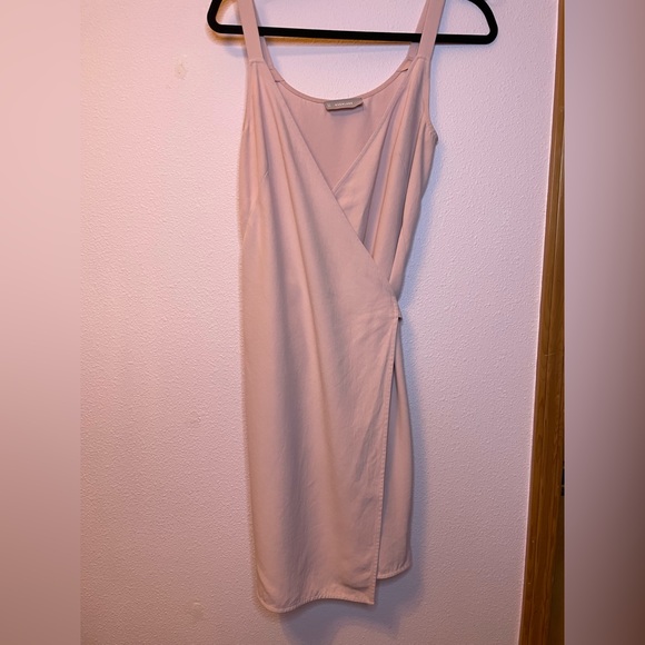 Everlane wrap dress in rose - Picture 2 of 3